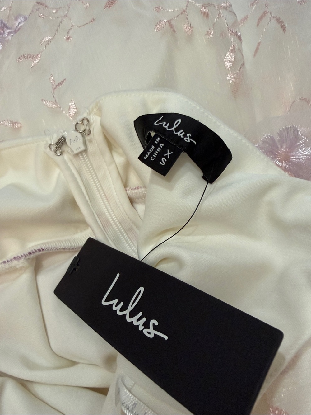 NWT Lulu’s Distinctly Sweet Ivory/White Blush Floral Embroidered Midi Dress XS - Picture 10 of 11